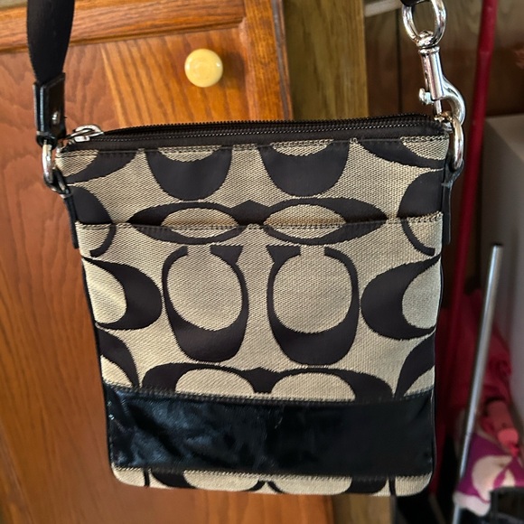 COACH 2008 Signature Crossbody Bag 😍 - Picture 1 of 2